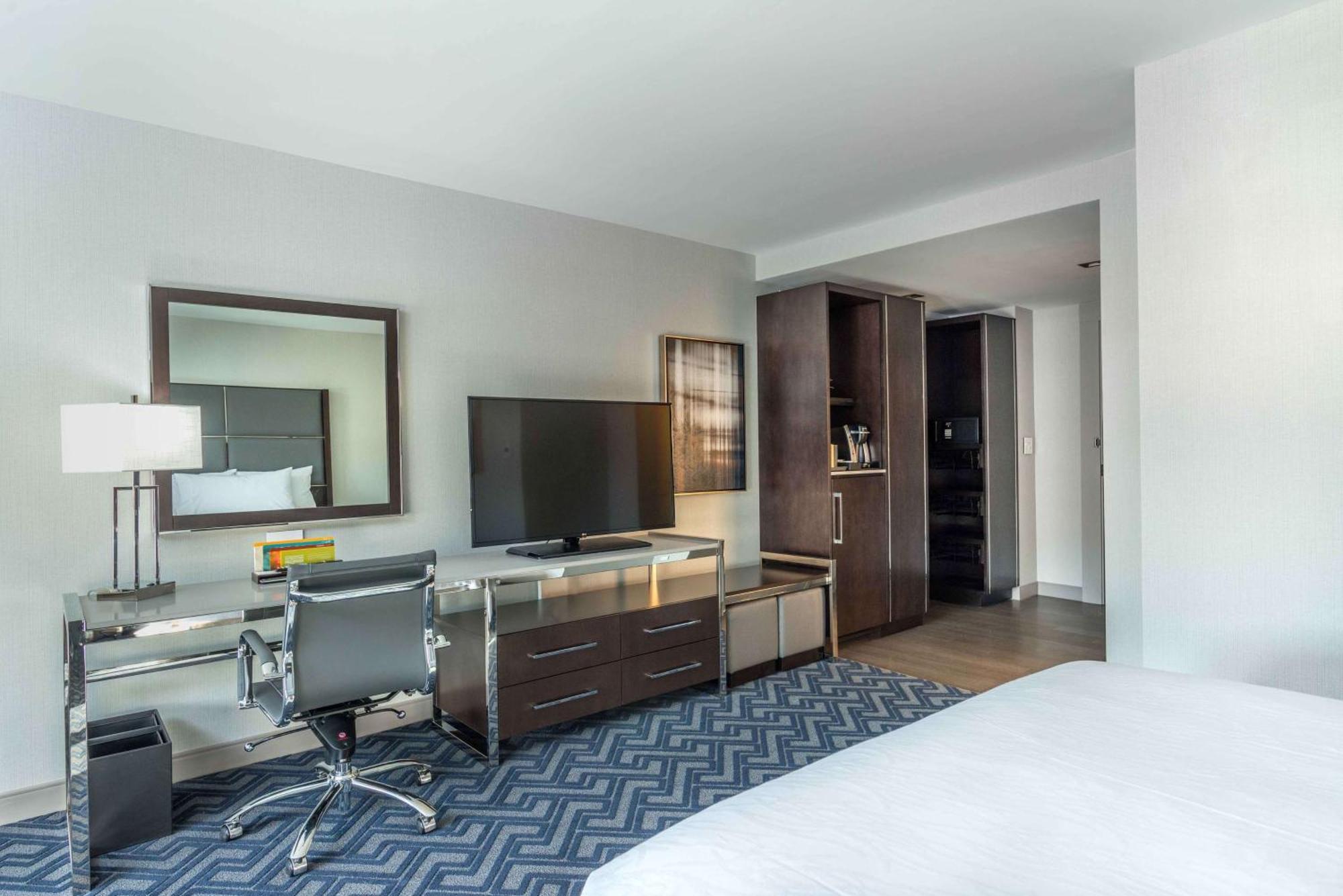 Hilton Garden Inn Foxborough Patriot Place Exterior photo
