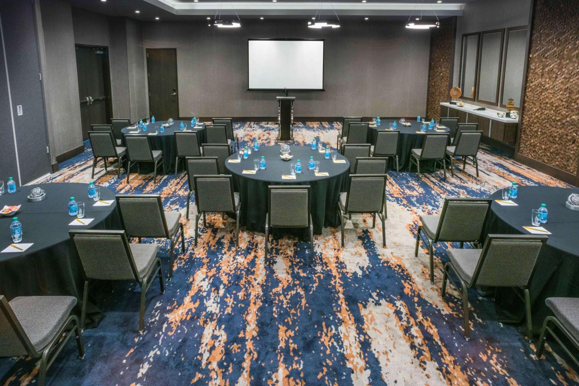 Hilton Garden Inn Foxborough Patriot Place Exterior photo