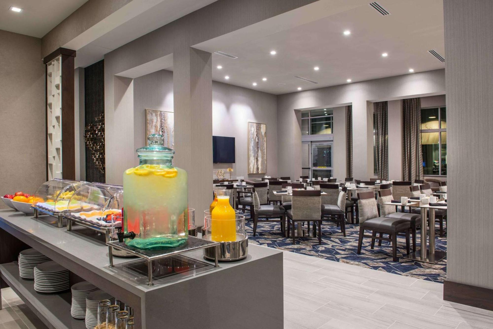 Hilton Garden Inn Foxborough Patriot Place Exterior photo